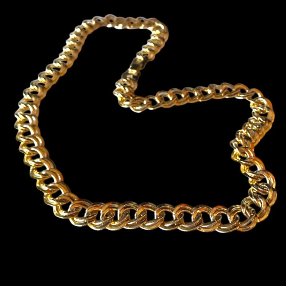 Vintage unbranded gold tone double-link flattened curb chain necklace